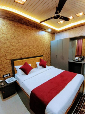 Hotel R K Villa- 500 mtr from Kashi Vishvanath Temple
